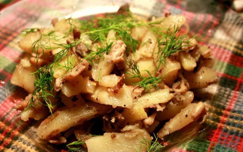 Как жарить грибы с картофелем на сковородке